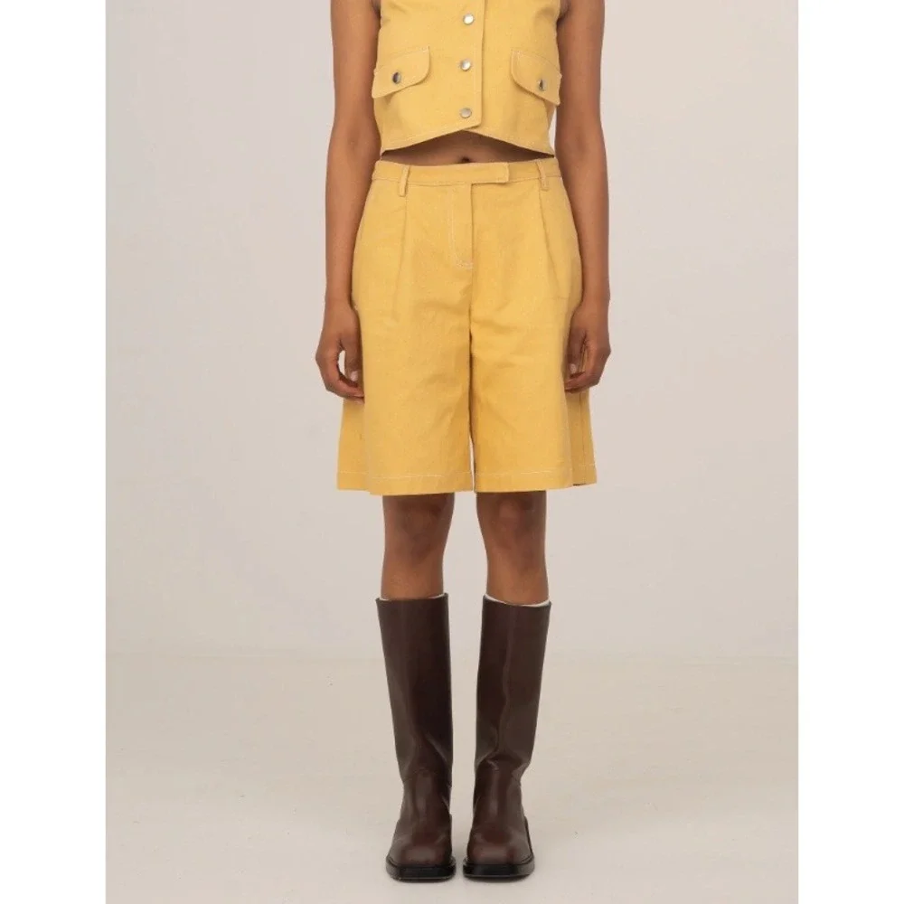 NWT Carmen Says Desk Pale Yellow Denim Bermuda Shorts Cotton Pleated Medium
